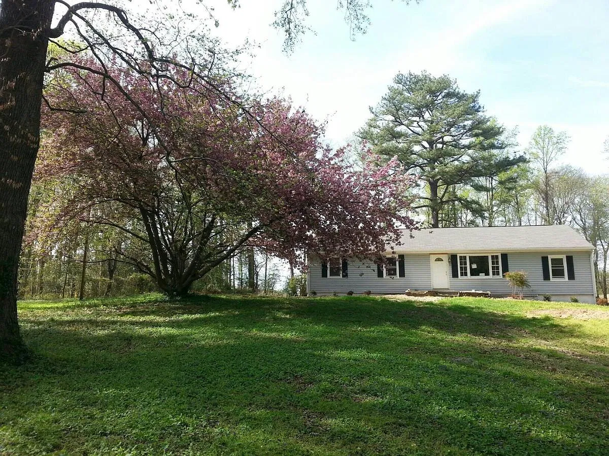 3 bed, 1546 sqft, $2,100 — Photo 2