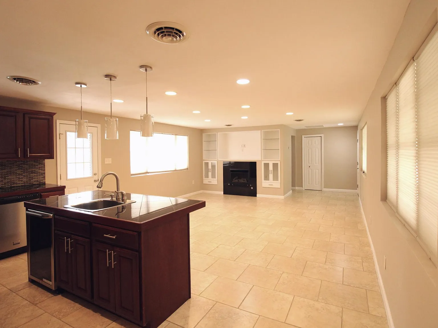 3 bed, 1632 sqft, $2,295 — Photo 4