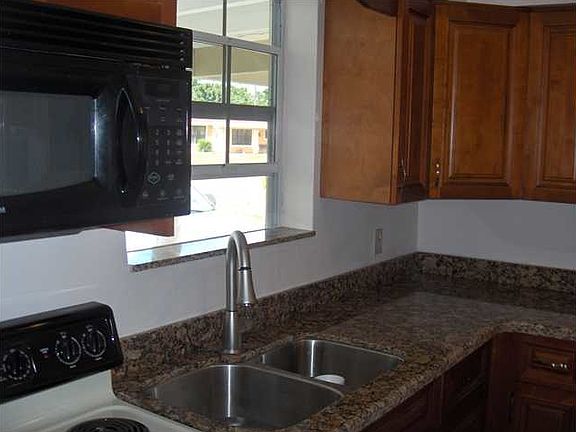 5th image of 1054 NW 83rd Ave