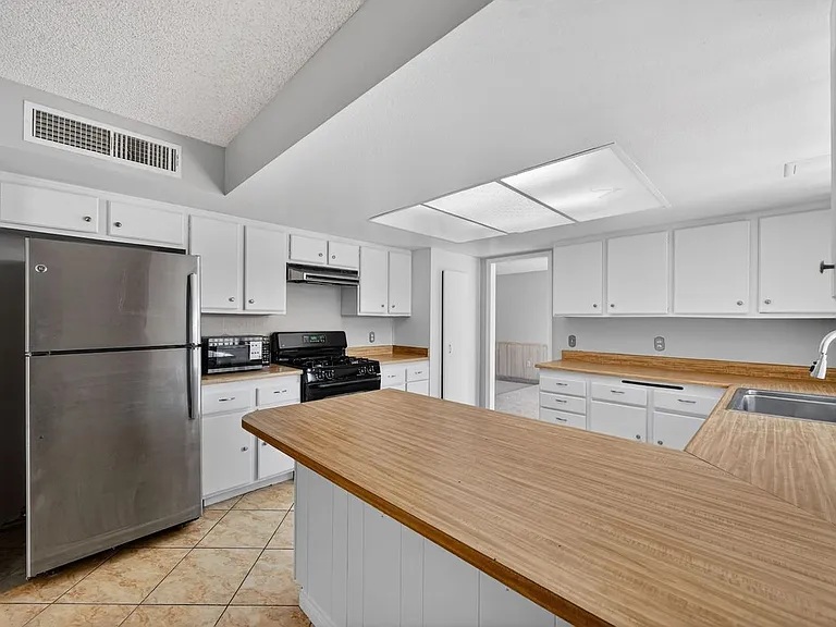 389 Summer Creek Ct — Photo 8