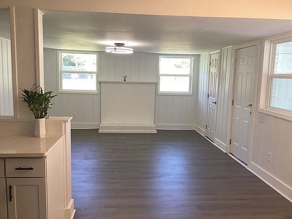 4th image of 103 Pecan St