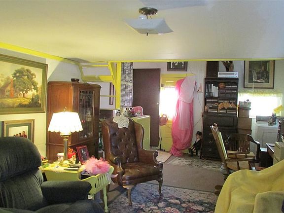 3rd image of 2305 E Cypress Ave