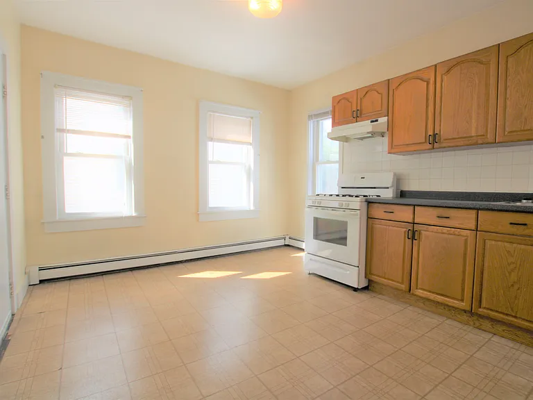 35 Danforth St #2 — Photo 9