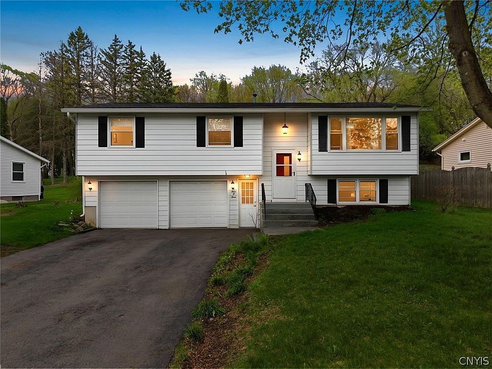 1st image of 303 Crestwood Dr