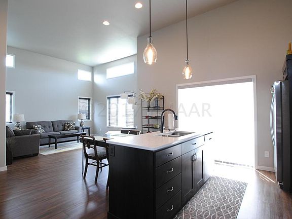 3rd image of 1393 Goldenwood Dr