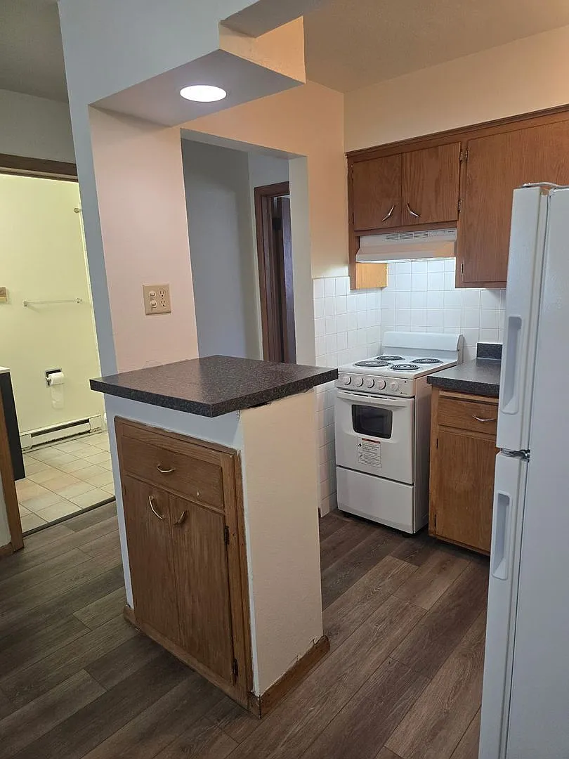 Valley Forge Apartments — Photo 2