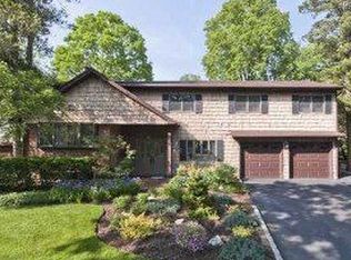 18 Cecil Ct, Melville, NY 11747
