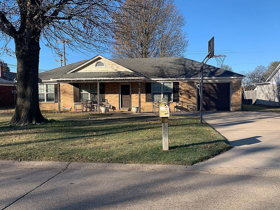 1st image of 309 W Lincoln Cir