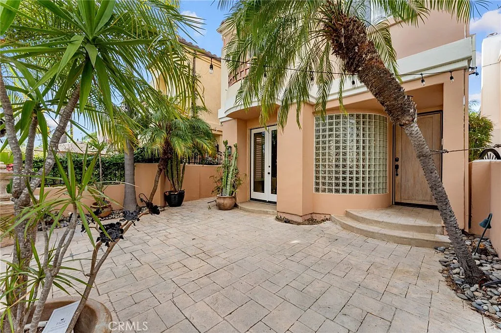 3 bed, 3.5 bath, 2765 sqft, $6,700 — Photo 2