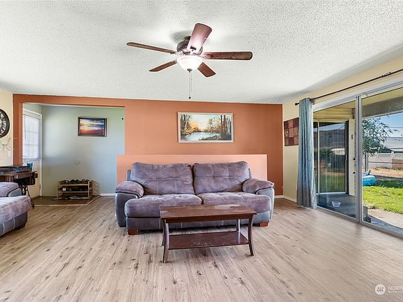 4th image of 11 E Grand Avenue