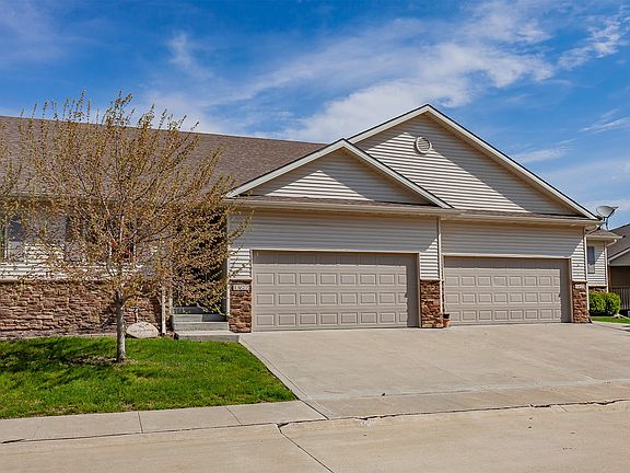 2nd image of 1427 NE Falstaff Ln
