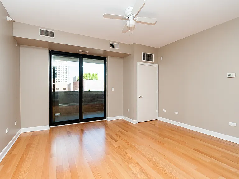 451 W Huron St #703 — Photo 6