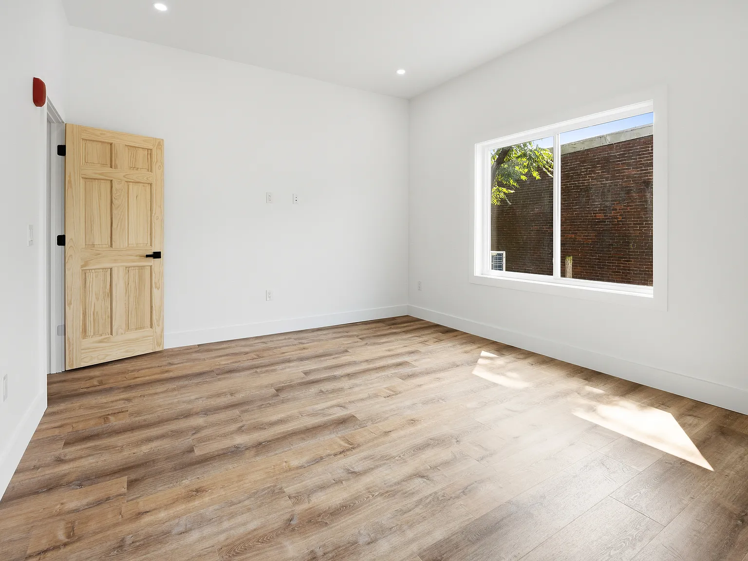 2 bed, 1300 sqft, $1,950 — Photo 4