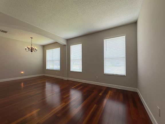 3rd image of 2000 Chapman Oaks Dr