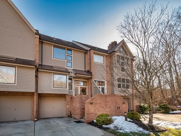 1402 Towne Square Dr, Pittsburgh, PA 15101