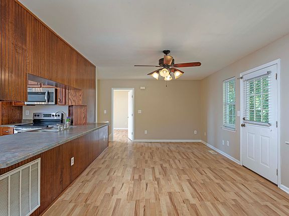 5th image of 953 Skyline Dr