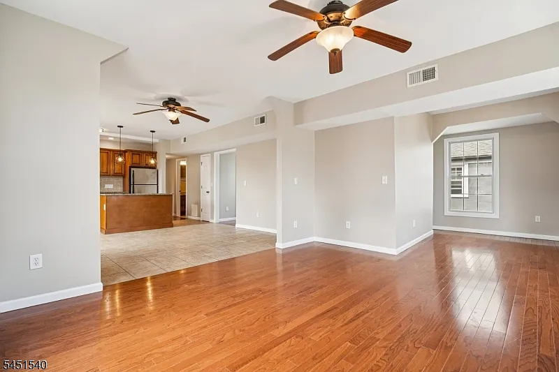 2 bed, 2.0 bath, $4,400 — Photo 4