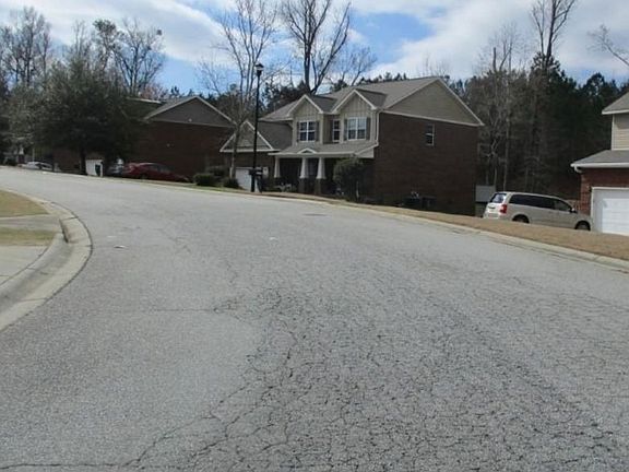 Exterior Neighborhood (street photo)