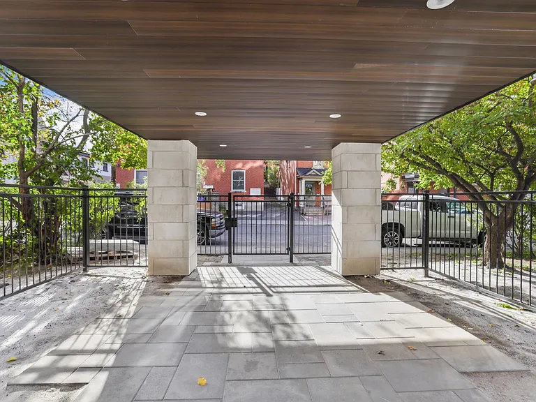 325 Besserer St — Photo 4