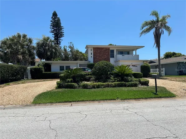 104 18th St, Belleair Beach, FL 33786