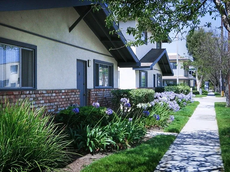 Charming Neighborhood