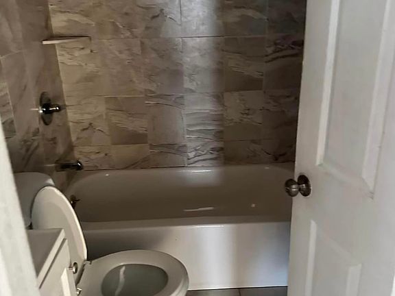 4th image of 8905 120th St Floor 2