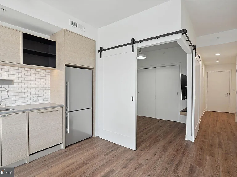 2030 8th St NW #Penthouse 5 — Photo 7