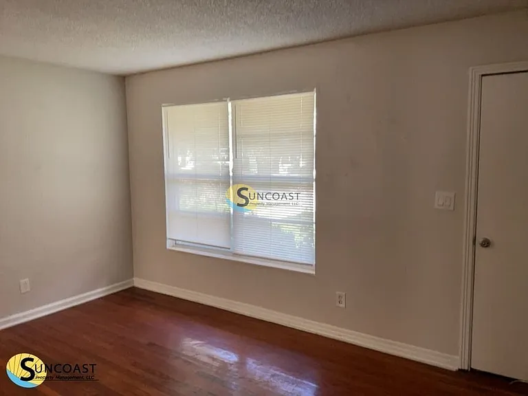 10310 Briarcliff Rd E — Photo 5