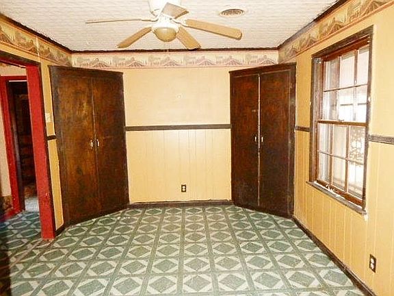 4th image of 701 SE Parkway Dr