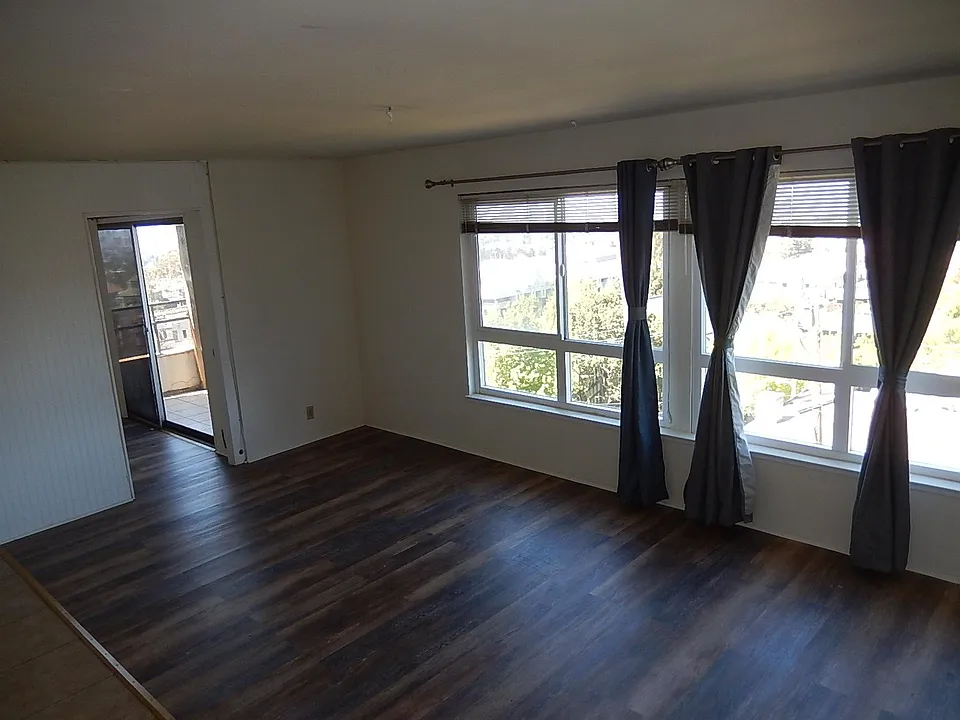 1735 Highland Pl #32