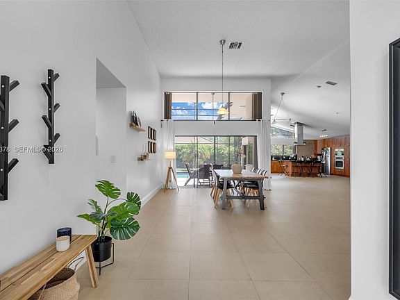 5th image of 1051 Deerpath Ct