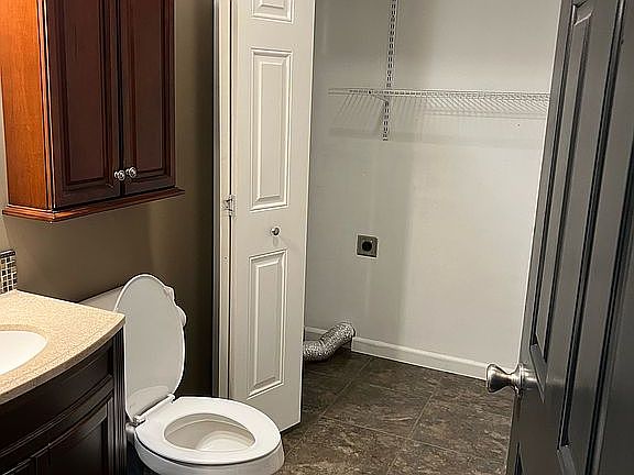 1/2 bath and laundry rm