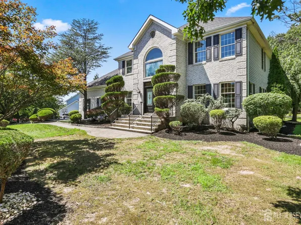2 Verdi Rd, Monroe Township, NJ 08831