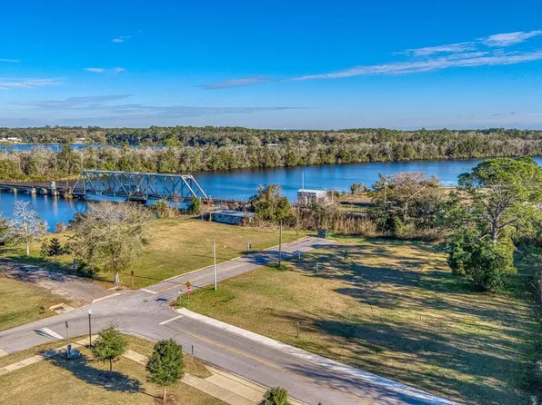 5148 Willing St, Milton, FL 32570