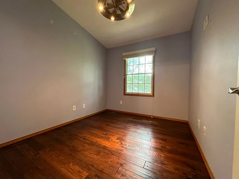 401 Park Creek Ct — Photo 12
