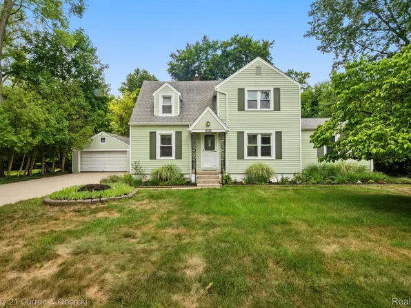 25875 Forestview Dr, Southfield, MI 48033