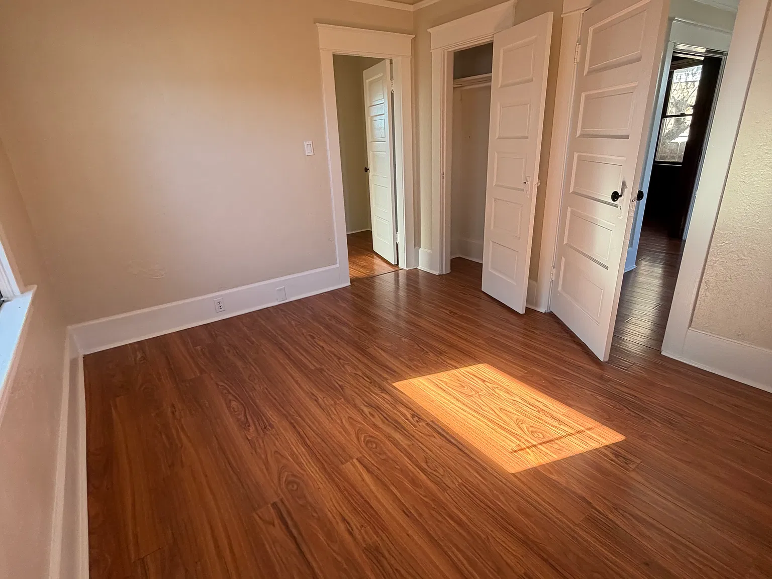 2 bed, 950 sqft, $2,700 — Photo 3