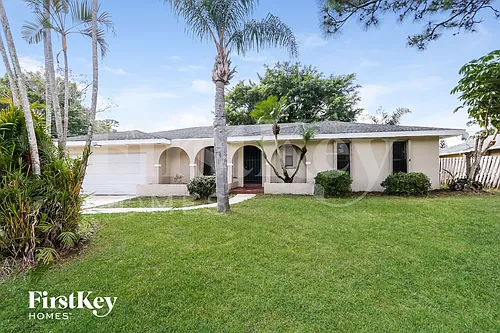 1032 SE Floresta Dr Photo 1