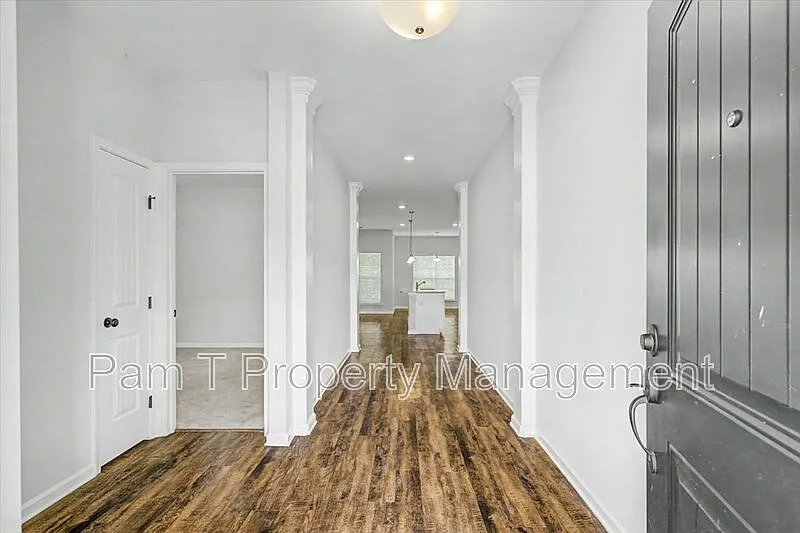 3 bed, 2.0 bath, 1582 sqft, $2,150 — Photo 4