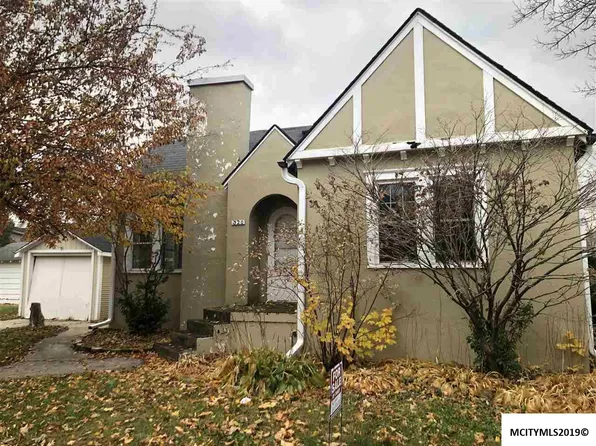 320 Linden Dr, Mason City, IA 50401