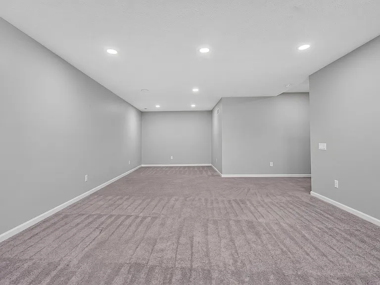 12987 Gilmour Dr — Photo 32