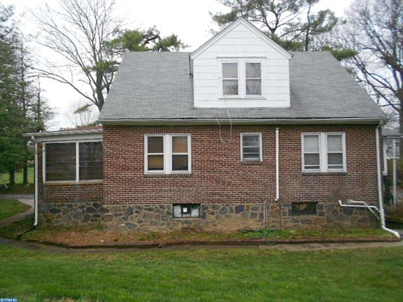 2nd image of 1810 Walnut St