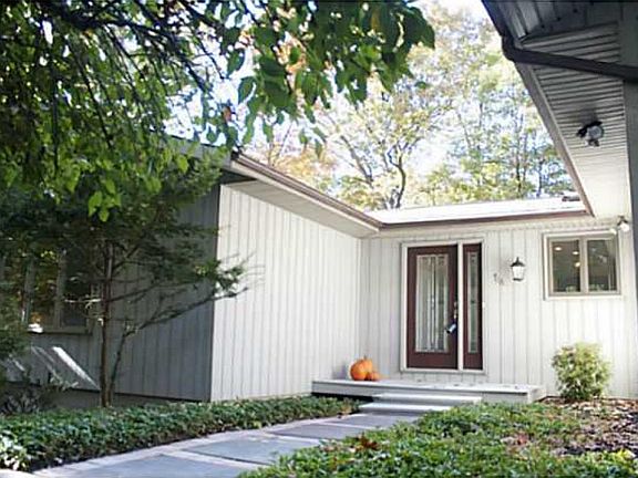 3rd image of 716 Dogwood Hills Ter