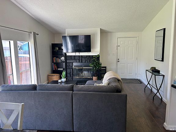 3rd image of 336 Hamilton Drive