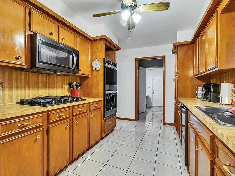 4002 Thistledown Dr — Photo 13