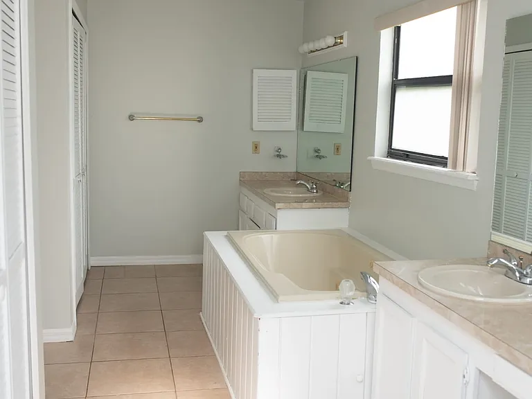 700 Columbus Way — Photo 5