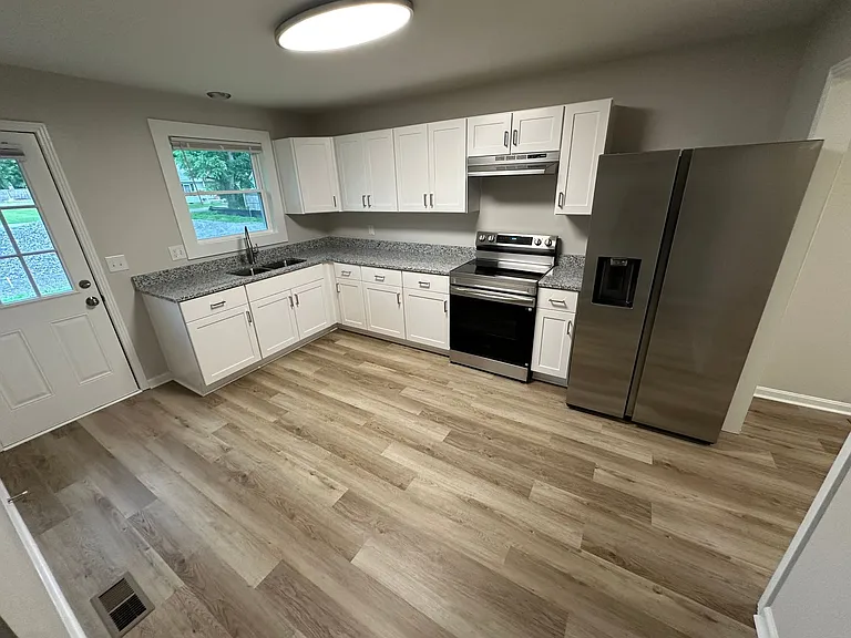 116 N Tarver Ave — Photo 4