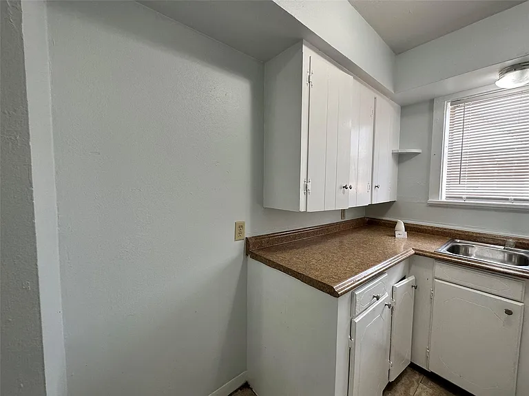 4624 Clay St — Photo 8