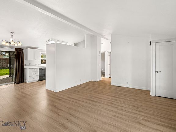 5th image of 806 Oakwood Dr
