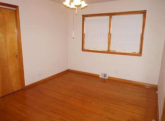 5th image of 5725 W Montrose Ave